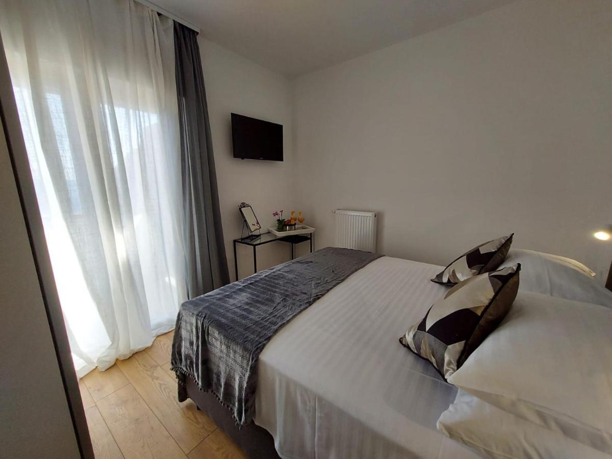 Apartmani Cvita Omiš Zewnętrze zdjęcie